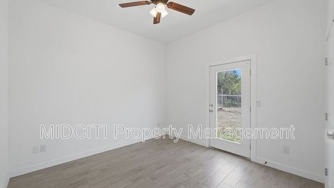 Building Photo - 893 E Mather St