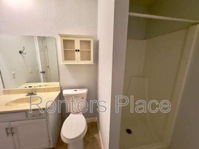 Building Photo - 212 E Austin St