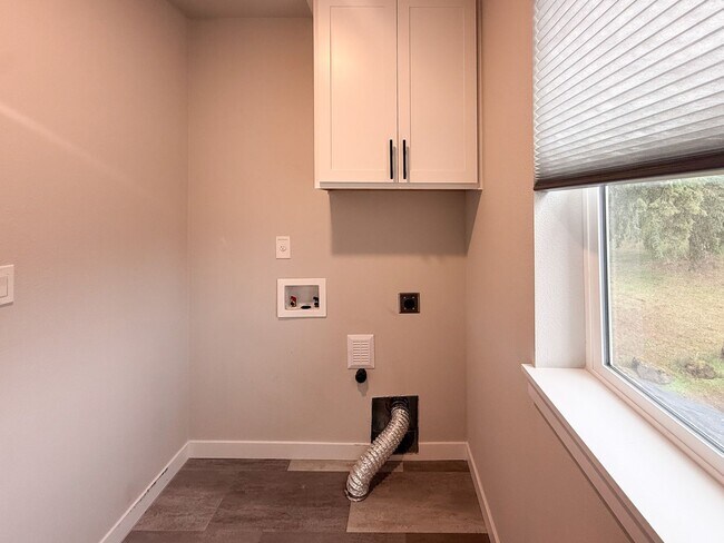 Building Photo - 5590 Mountain Quail Dr S