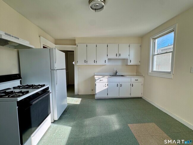 Building Photo - 182 Sheridan St