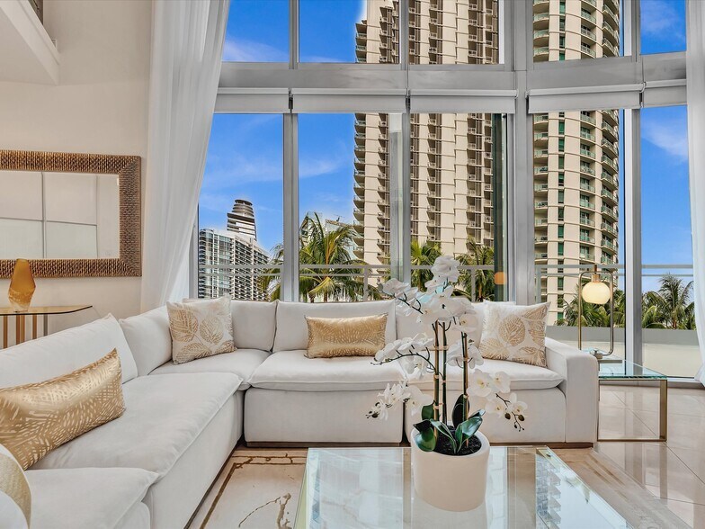 LIVING ROOM - 90 SW 3rd St