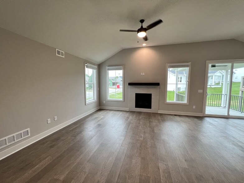 Building Photo - 1401 SW Heartwood Terrace