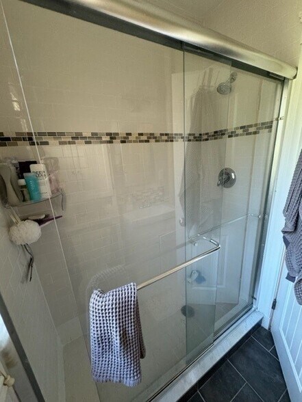 Building Photo - 64 Queensberry St