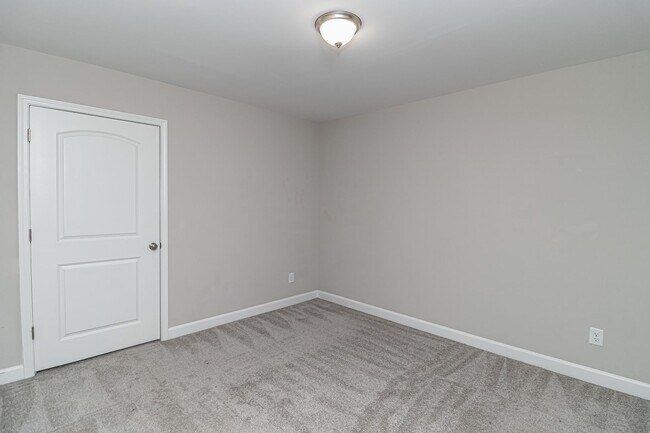 Building Photo - SPACIOUS 2-Story Home in Pikeville School ...