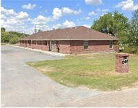 Building Photo - 10 Lima Ln