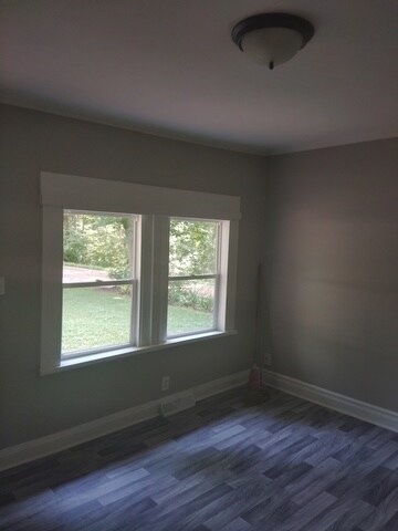 Building Photo - 35W710 Woodlawn Ave
