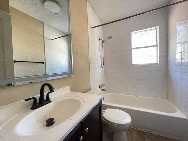 Building Photo - 807 W Dean Ave