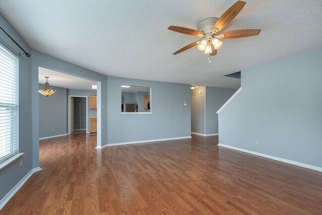 Building Photo - Large 4 Bedroom in Fishers!