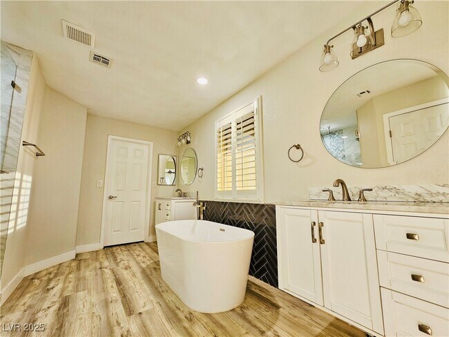 Building Photo - 777 Valley Rise Dr