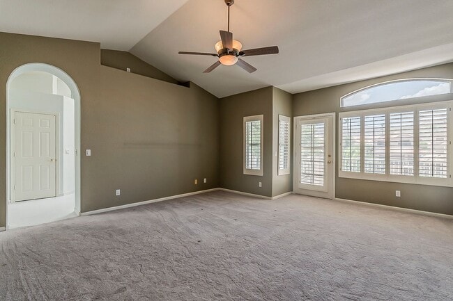 Building Photo - Welcome to your private Oasis!!