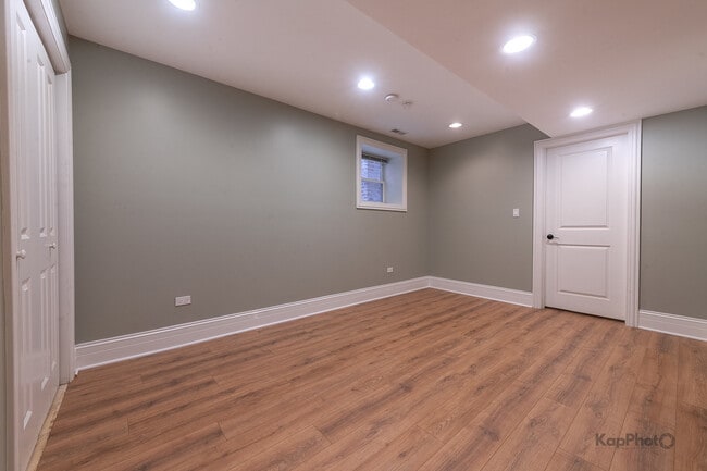 Building Photo - 3639 N Troy St