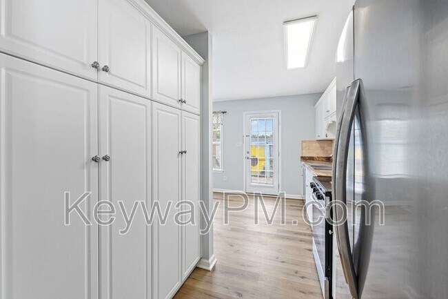 Building Photo - 1512 Abby Way
