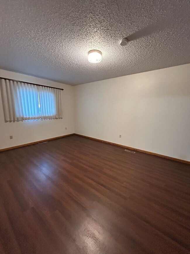Building Photo - Spacious Condo for Rent