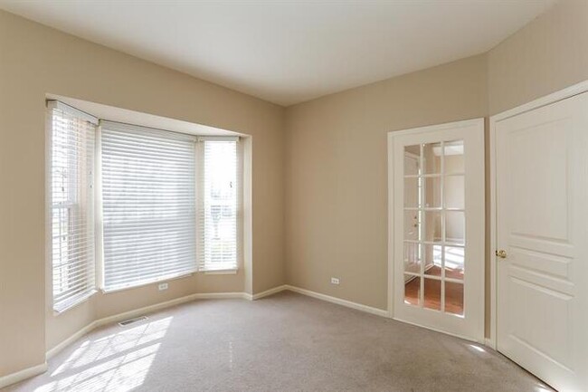 Building Photo - 530 Saratoga Circle