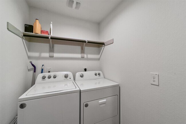Building Photo - 7834 Golden Rubia Ln