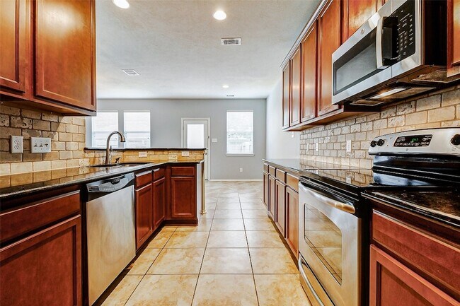 Building Photo - 24522 Folkstone Cir