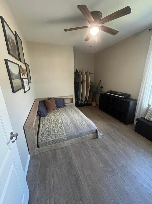 Building Photo - 5840 NW Bates Ave