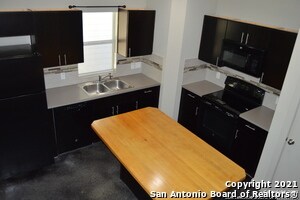 Building Photo - 714 N Cherry St