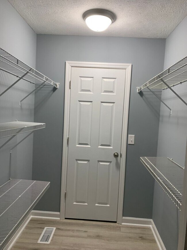 Building Photo - Mount Juliet three bedroom two bath in the...