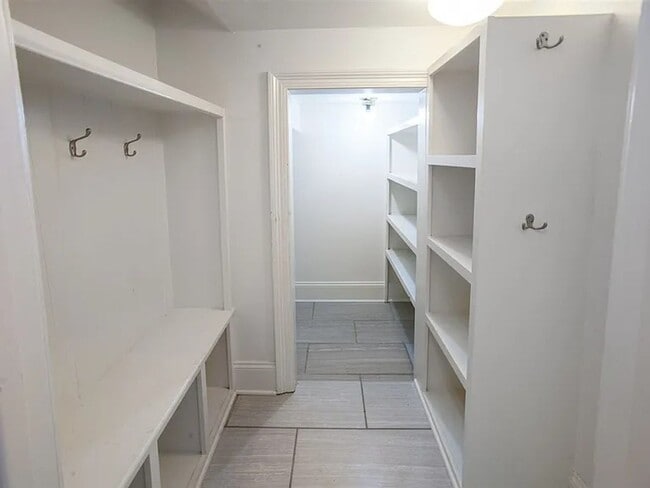 Building Photo - 105 Broadfoot Cir