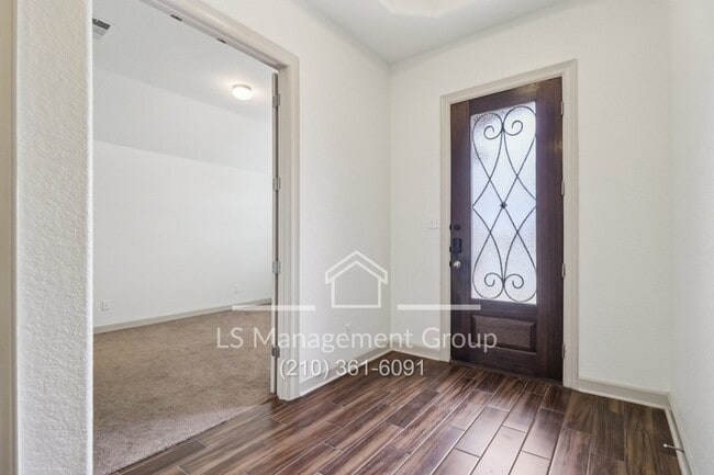 Building Photo - 1041 Water Oak