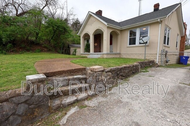 Building Photo - 504 W 6th St