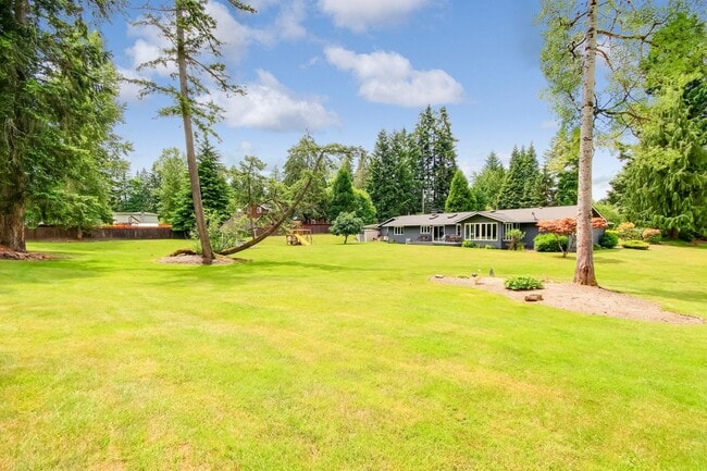 Building Photo - Fantastic Remodel in E Renton Highlands!