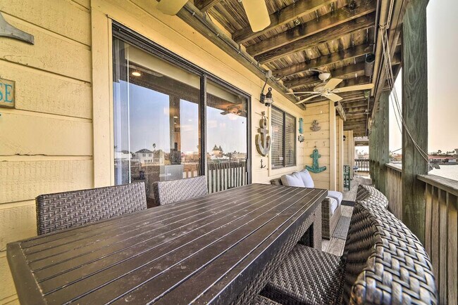 Building Photo - 15425 Fortuna Bay Dr