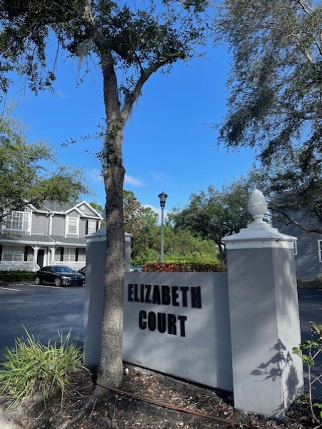 Building Photo - 2 Bedroom 2 1/2 Bath Townhouse in ST, next to MacDill Air Force Base