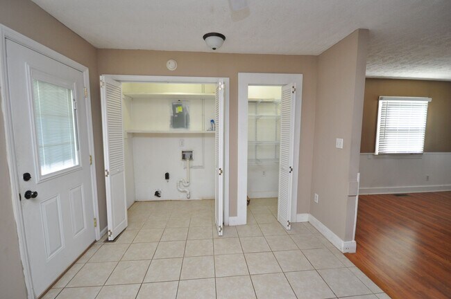 Building Photo - Cozy Calvert City Home