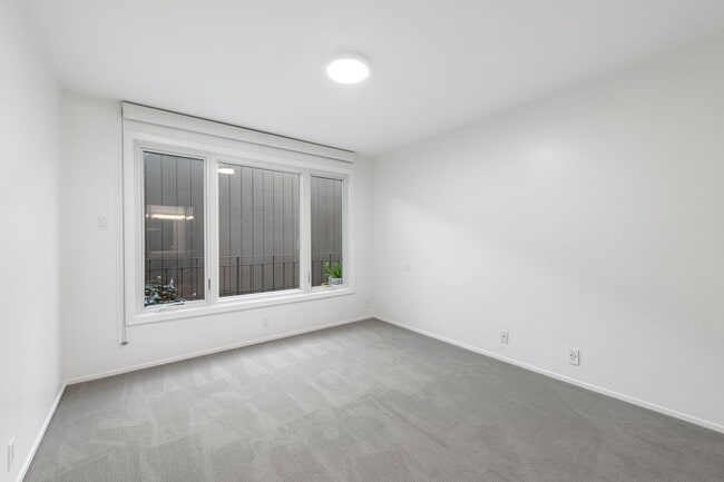 Building Photo - 2121 Laguna St