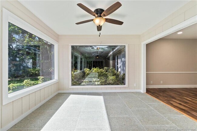 Building Photo - 7 Riverview Dr