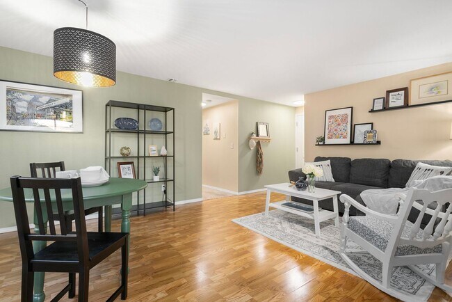 Building Photo - 2 bed 2 bath Stadium District Condo!