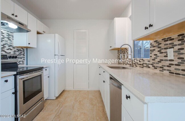 Building Photo - Look! This 3/2 Upgraded  East Side Charmer Is What You Have Been Looking For!