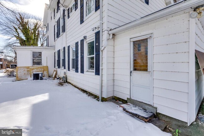 Building Photo - 4211 Garrett Rd