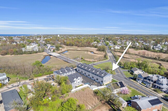 Building Photo - 333 1st St
