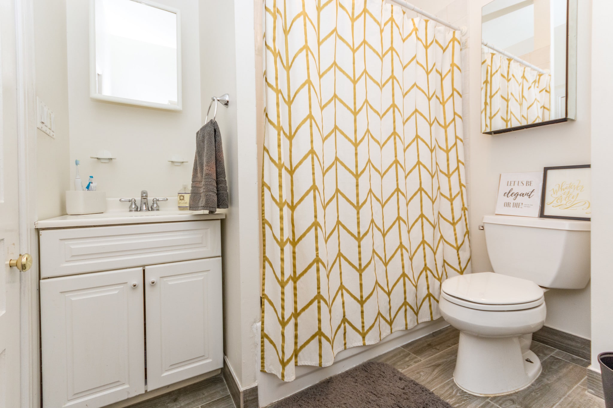 Bathroom - 1365 N Leavitt St