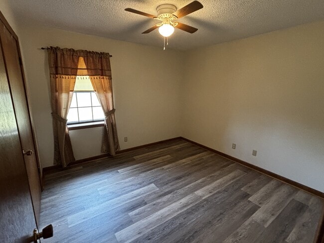 Building Photo - 6 Treva Ln