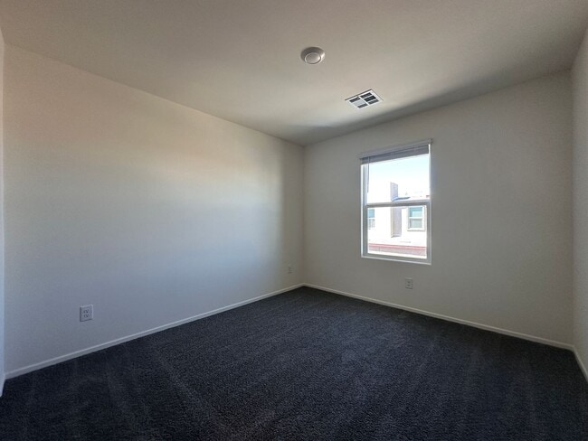 Building Photo - BRAND NEW 3 BEDROOM TOWNHOUSE W/LOFT