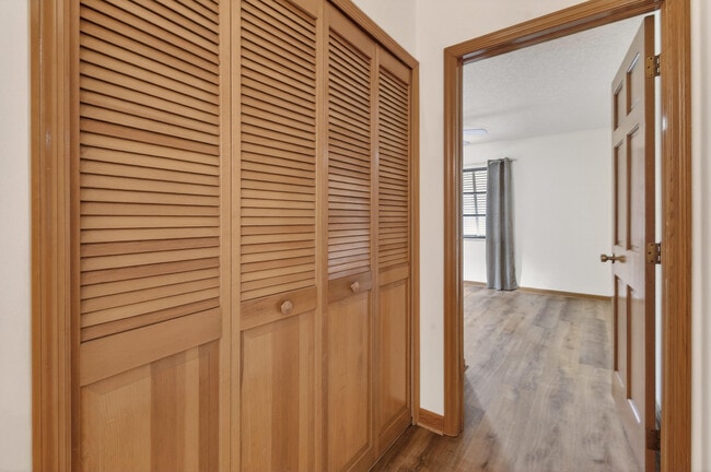 Building Photo - 6016 Pompano St