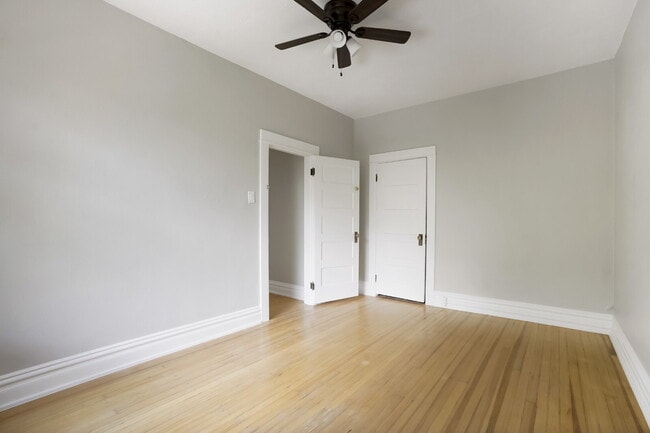 Building Photo - Charming 4 Bed, 2 Bath Town Home in Prime ...