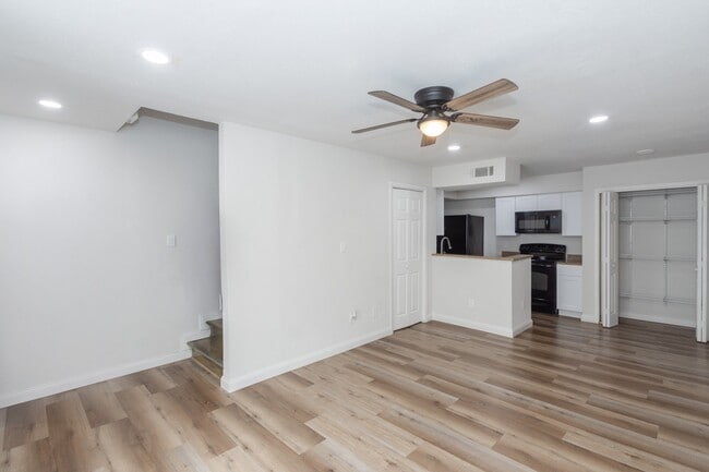 Building Photo - 2110 Wilcrest Dr