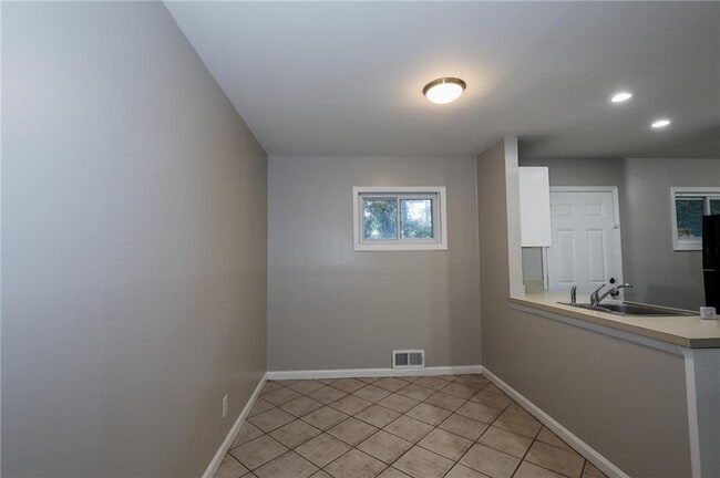 Building Photo - 3539 Tulip Dr