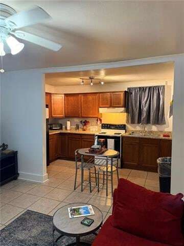 Building Photo - 123 N Alexander St