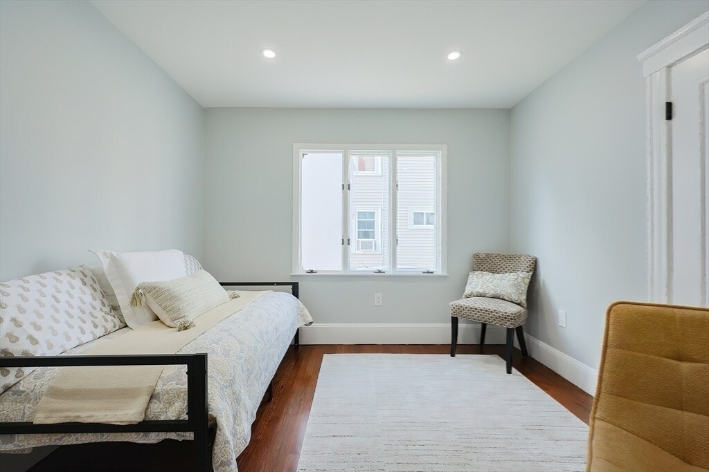 Building Photo - 111 Sharon St