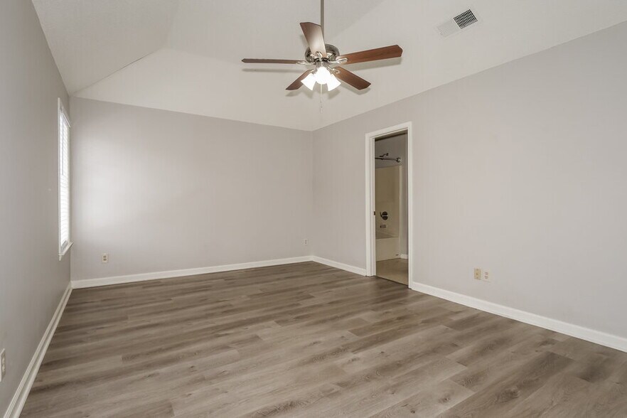 Building Photo - 6888 Skylar Mill Ave