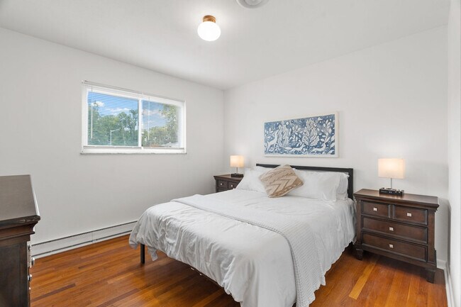 Building Photo - 11814 Flushing Dr