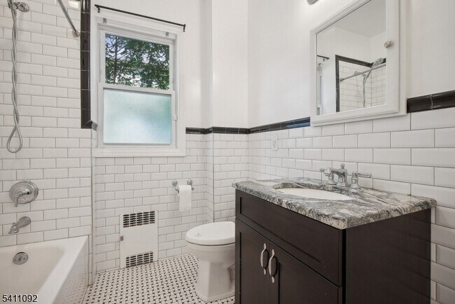 Building Photo - 82 Park Pl