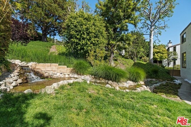 Building Photo - 1646 Palisades Dr