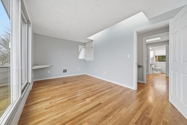 Building Photo - 184 Park St